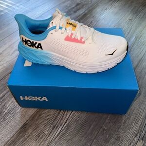 Hoka White and Blue Women's Sneakers- Arahi 7